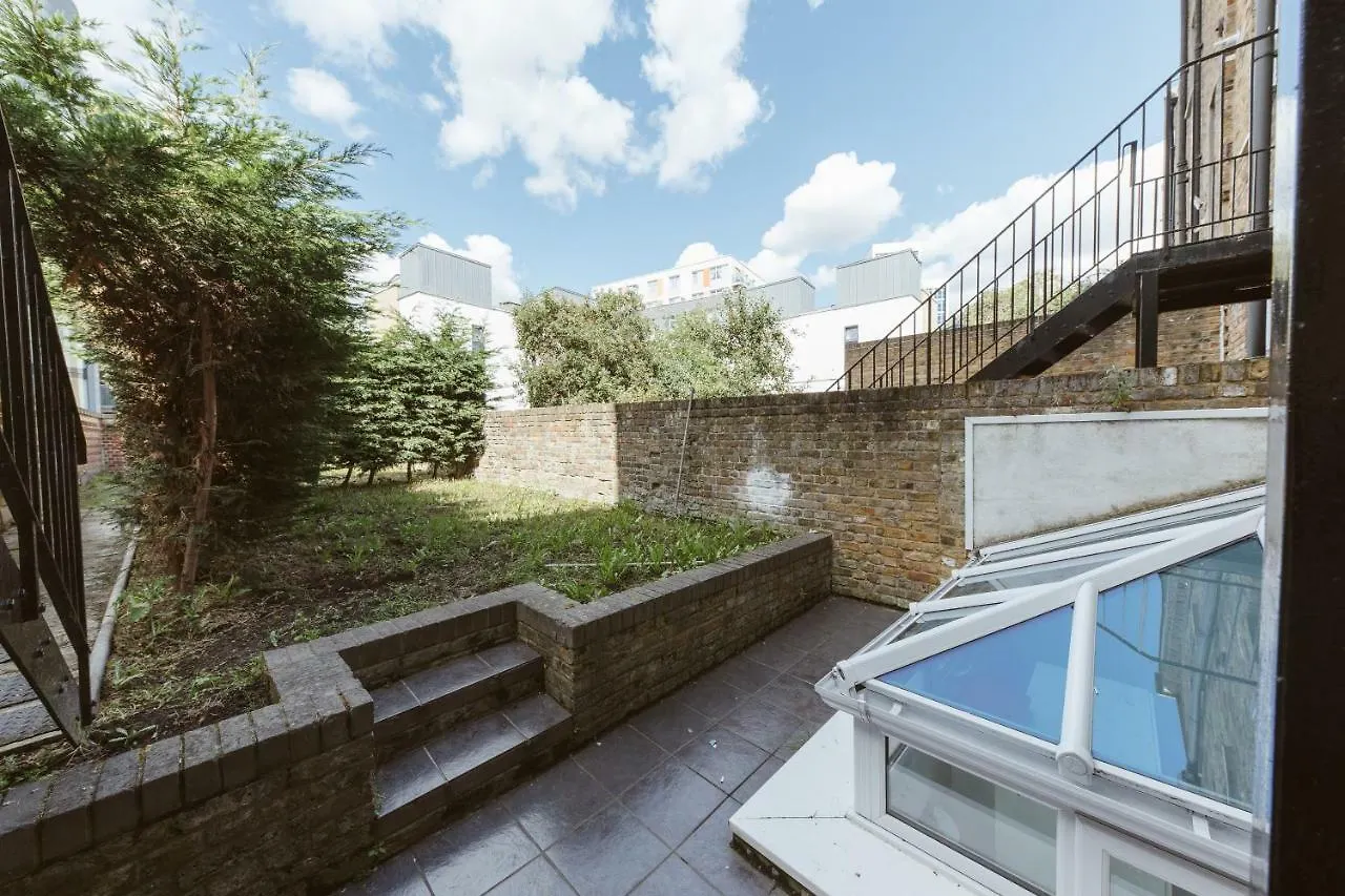 Regent Canal Apartments London 0*,